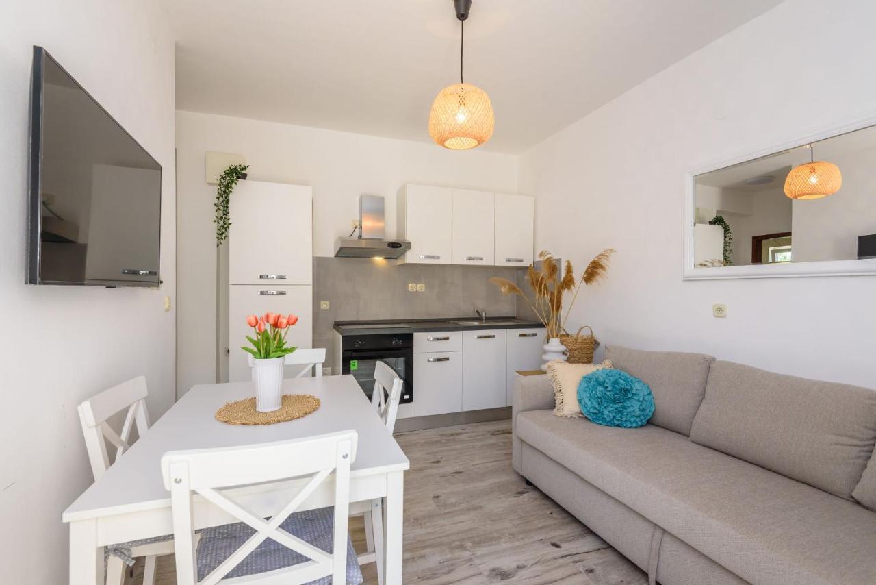 Apartments Morska Vila كومارنا المظهر الخارجي الصورة